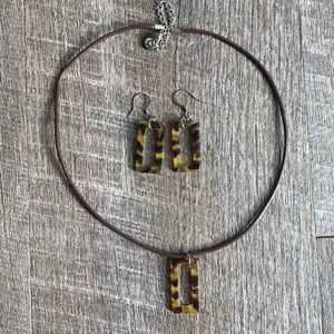 Set of 2: Tortoise Shell Patterned Necklace and Earrings